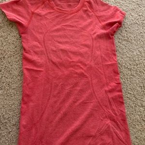 Swiftly Tech Short sleeve lululemon top size 4